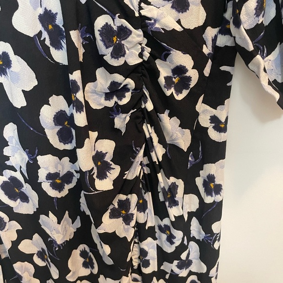 NWT H&M Floral Print Dress with Slit, Size Small, New With Tags - Picture 4 of 9